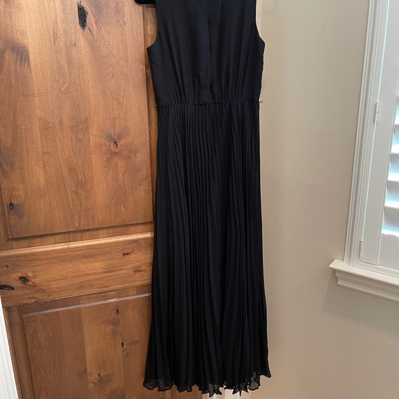 WHBM Pleated Black Maxi Dress Sz 4 NWT - Picture 3 of 9